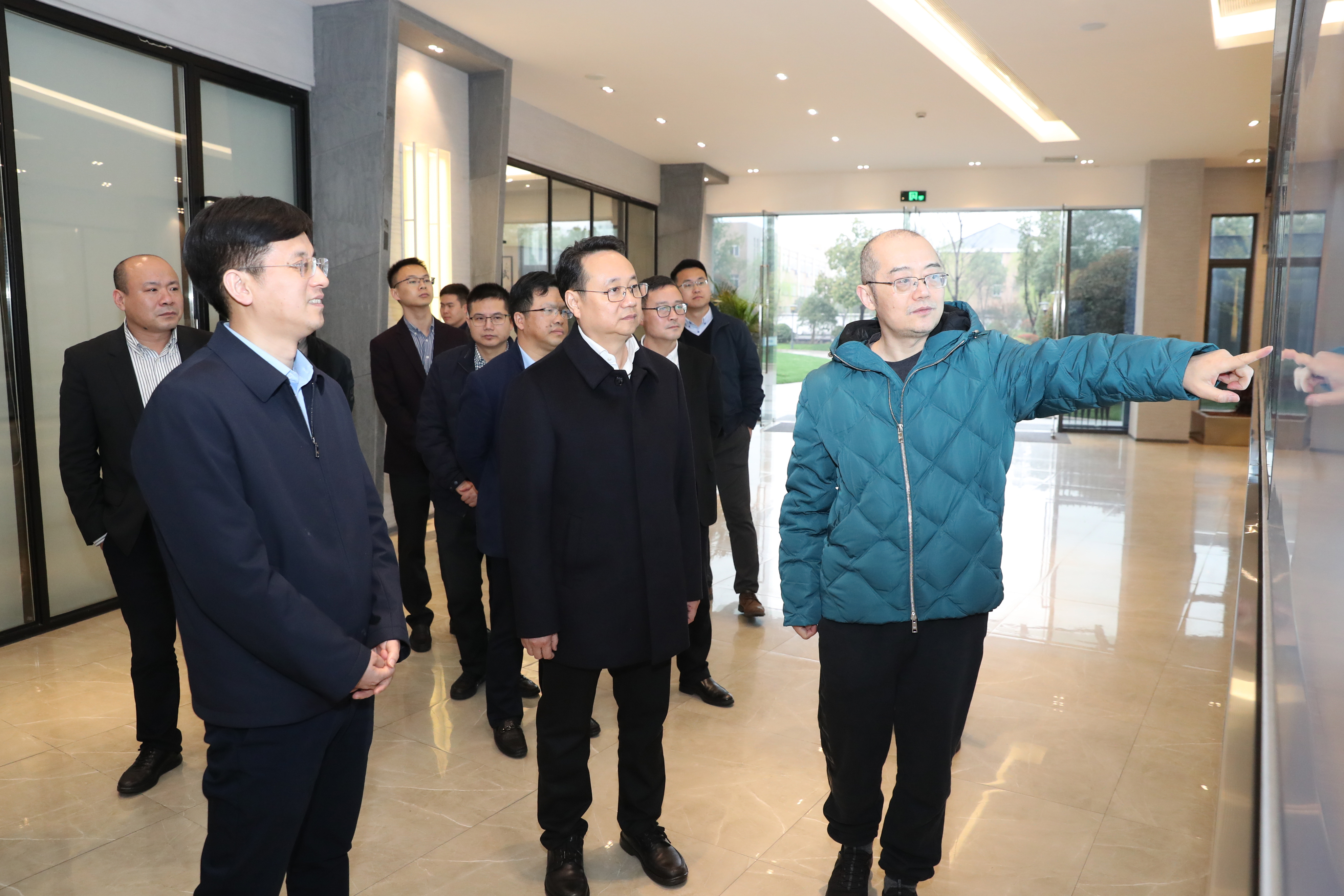 湖(hú)州市(shi)委(wei)副書記、市(shi)長(zhang)王綱調研我(wo)武生(sheng)物(wù)
